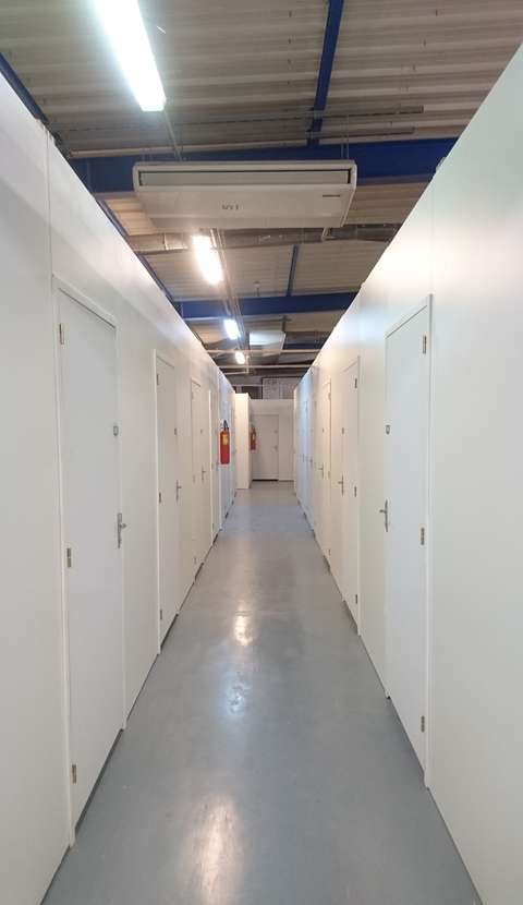 Box 10 m² de self stockage fermé sécurisé