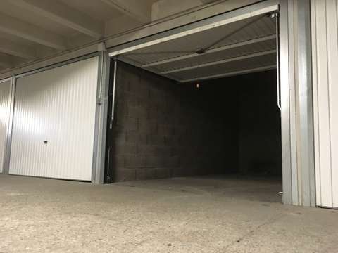 Garage à louer à Décines-Charpieu