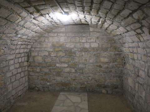 Cave voutée dans le 5ème arrondissement, proche Mouffetard.