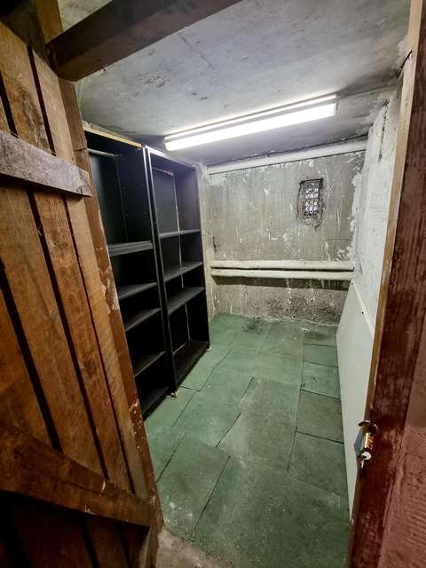 Cave sécurisée pour garde meuble à louer /