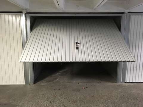 Garage à louer / Proche du Stade /