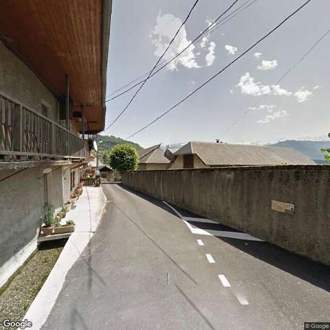 Cave sous une maison avec porte indépandante
