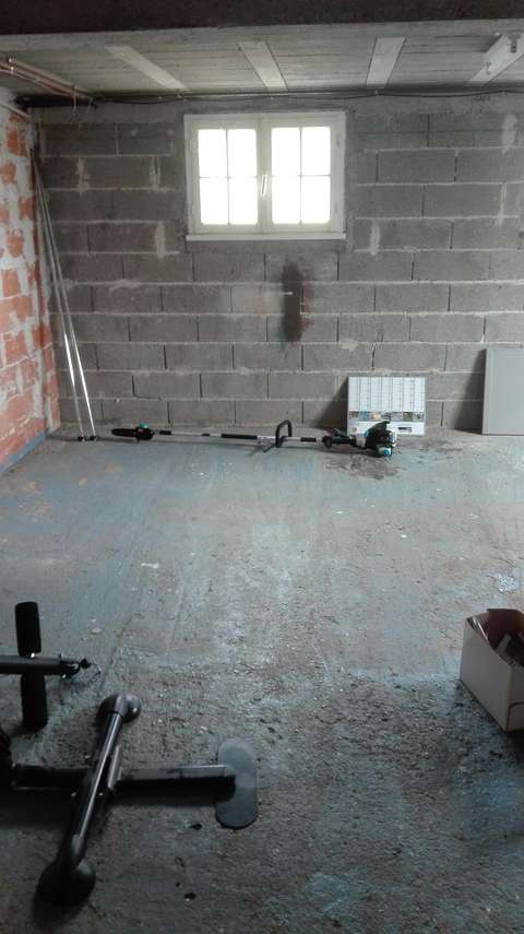 Sous sol niveau 0 dans maison d'habitation.