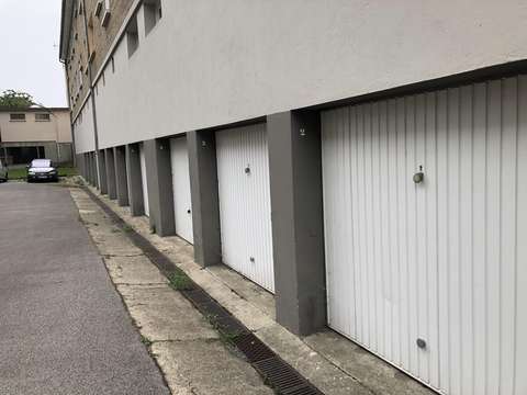 Grand garage privé / Le Trait
