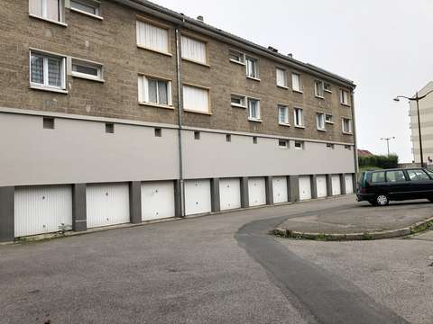 Grand garage / Le Trait