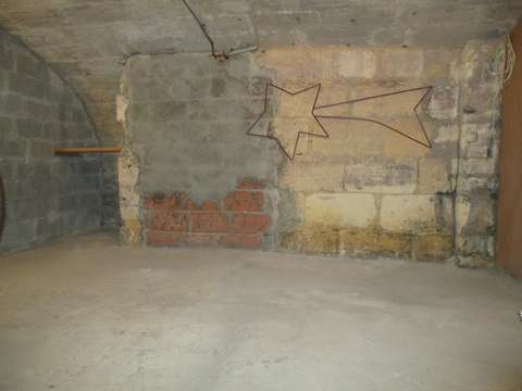 Cave saine, éclairée/ventilée - aux Capucins