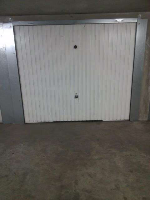 Garage fermé dans résidence sécurisée à Vénissieux