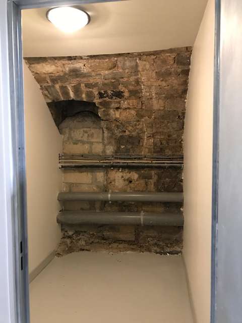 Emplacement idéal dans Paris 5ème, cave rénovée
