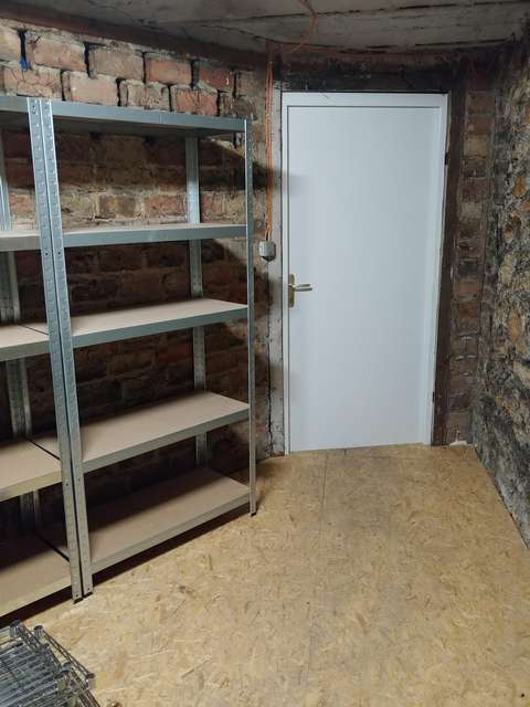Cave saine et sécrisée de 9,4 m² proche