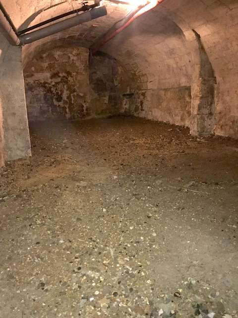 Grande cave saine cours Pasteur Bordeaux centre