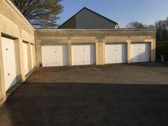 Garage / Garde-meuble sécurisé à louer