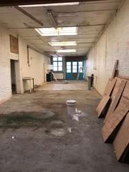 Magazijn, loods te Merksem // Magasin, entrepôt à louer à Merksem