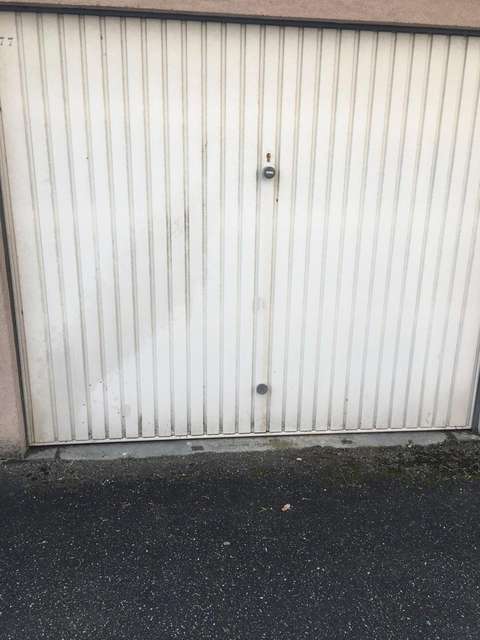 Grand garage avec cellier sur Evreux