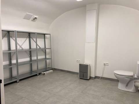 Grande cave rénovée de 12 m2 avec ventilation