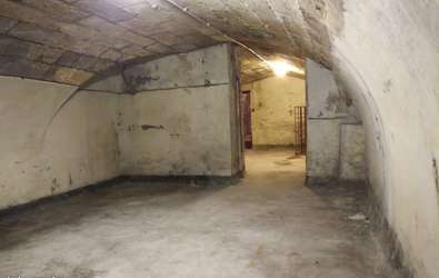 Cave 45m2 rue de la devise