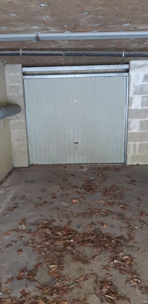 Garage sécurisé à louer