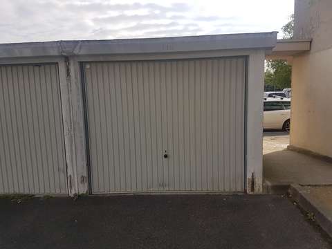 Garage / Box de 14m² à Breuillet