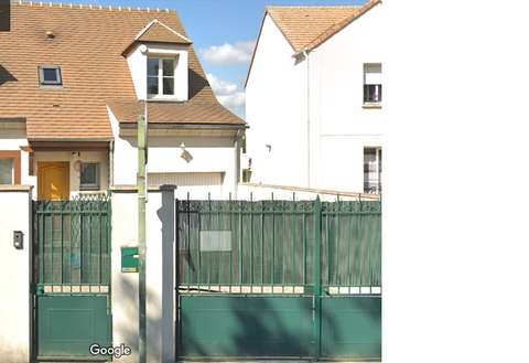 28 emplacements en co-stockage, 1 à 28m², 5min