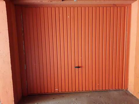 Garage en rez-de-chaussée couvert à Val-de-Reuil
