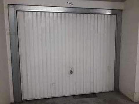Garage de plain-pied à Val de Reuil