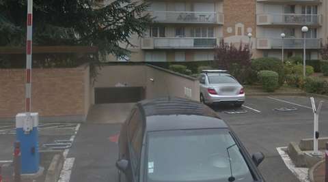Place de parking en sous-sol sécurisée (portail et