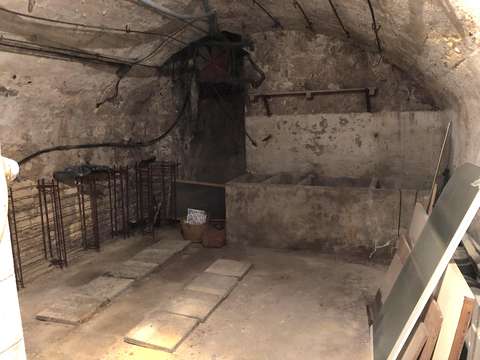 Grande cave sèche - Place des Grands Hommes