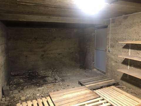 Stockage sécurisé dans cave d'une maison de ville
