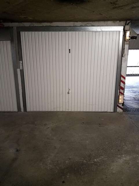 Garage fermé sécurisé