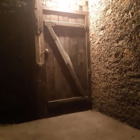 Location Cave 7ème arrondissement