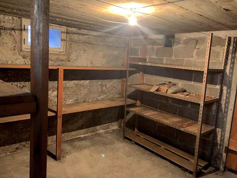 Grande cave saine pour stockage quartier Cusset