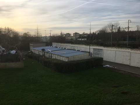 Box garage extérieur idéal stockage ac camionnette :
