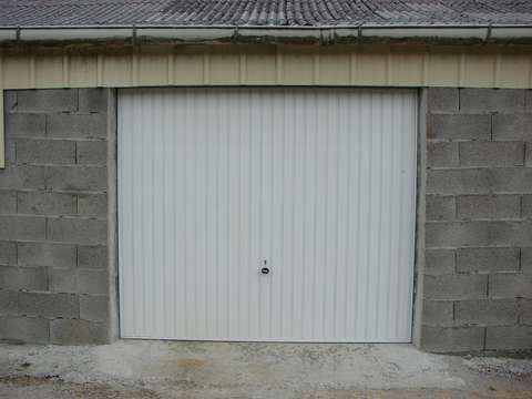 Box ou garage a bourg blanc