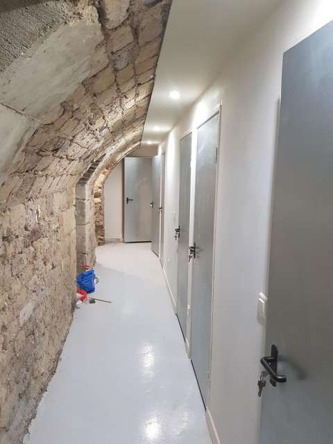 Emplacement idéal dans Paris 5ème, cave rénovée
