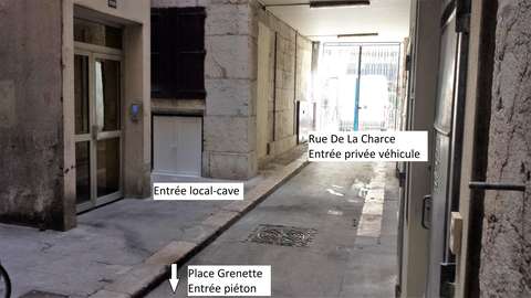 Local-Cave à louer 20 m²– Hypercentre place Grenette,