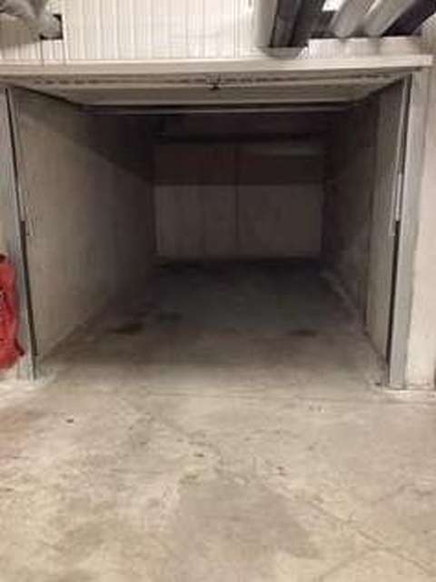 Garage sous-sol sécurisé