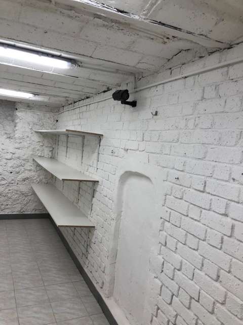 Location - Cave à Paris (75116)