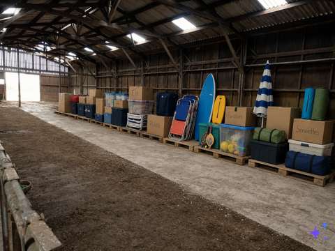 Espace de stockage dans un hangar proche A26