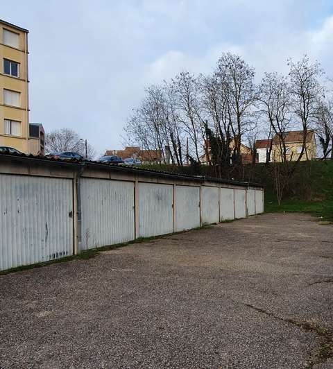 Garage box - proche gare de Melun -