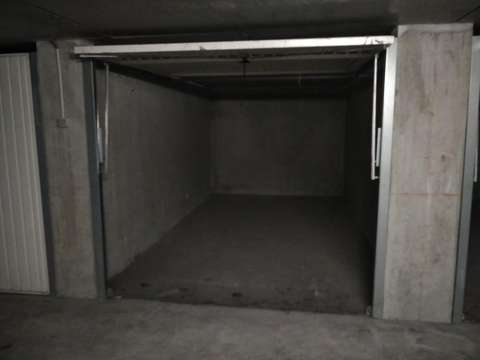 Garage fermé / Bourgoin / Salle polyvalente