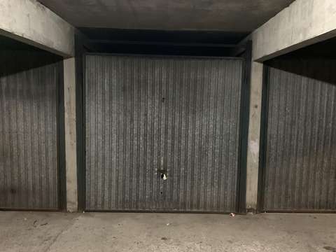 Garage de 13m² en sous sol à LA