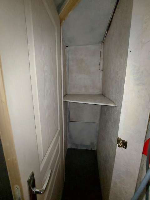 PETIT ESPACE DE STOCKAGE CAVE PROPRE 0,8 M2