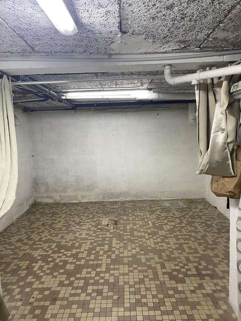 Location d’une pièce dans garage de 12m2.