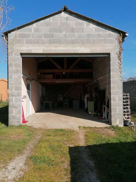 40 Emplacements de 1m² dans garage à la