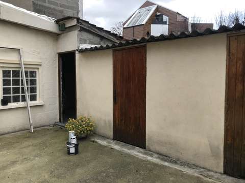 Box de stockage dans cour d'immeuble - proche
