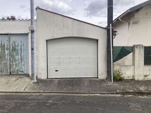 Espace de stockage dans garage maison privée
