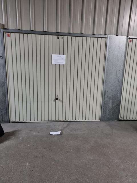 Box fermé à louer / Parking