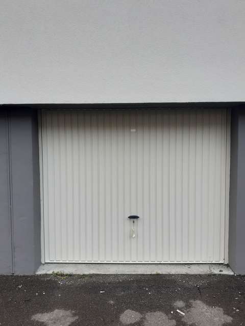 Location garage en rez-de-chaussée