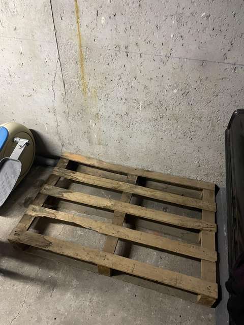Garage cave