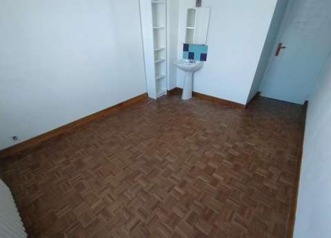 Pièce de stockage saine de 10m² dans une