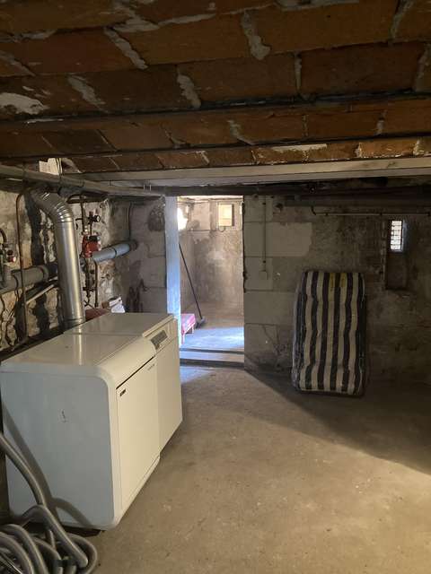 Grande Cave saine 10 m2 Tours